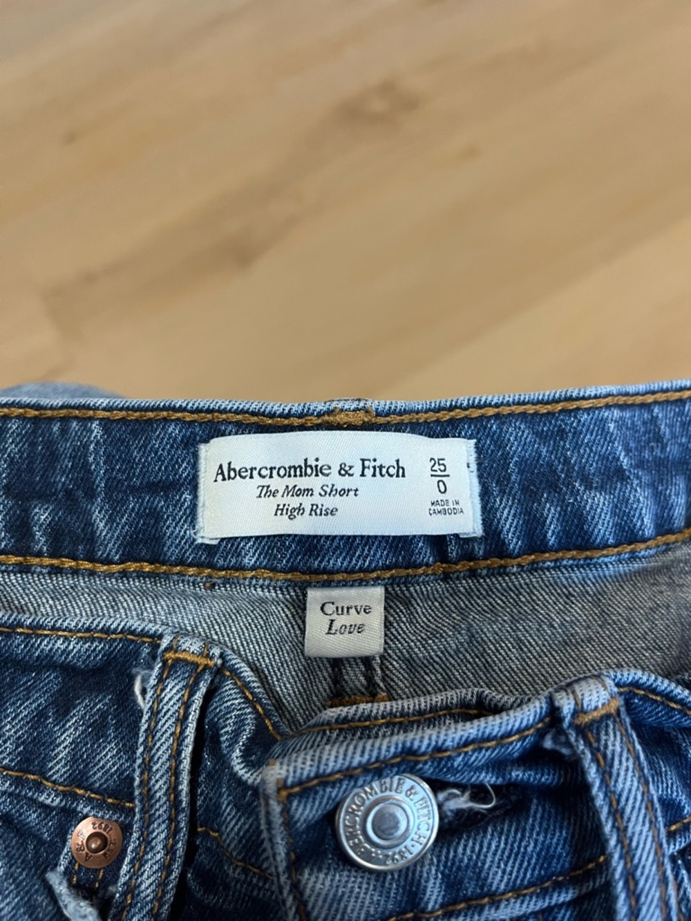 Abercrombie & Fitch High-Rise Mom Short - Medium Blue Denim